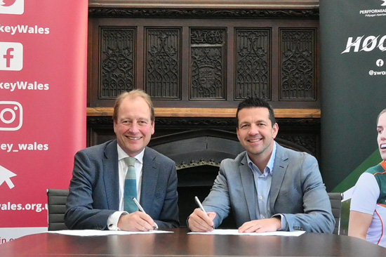 Yr Athro Paul Boyle, Is-ganghellor Prifysgol Abertawe, a Paul Whapham, Prif Weithredwr Hoci Cymru